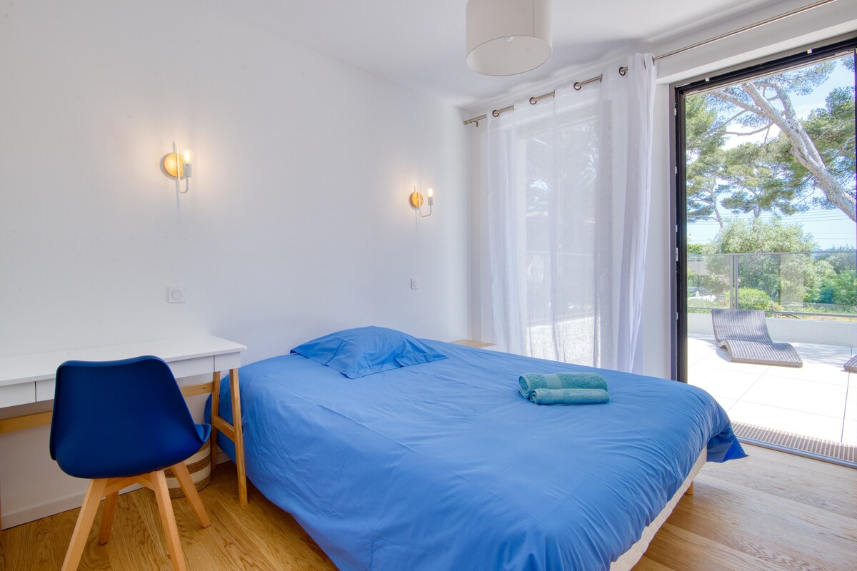 Chumba cha kulala cha 2: sakafu yenye mwonekano wa bahari na ufikiaji wa mtaro