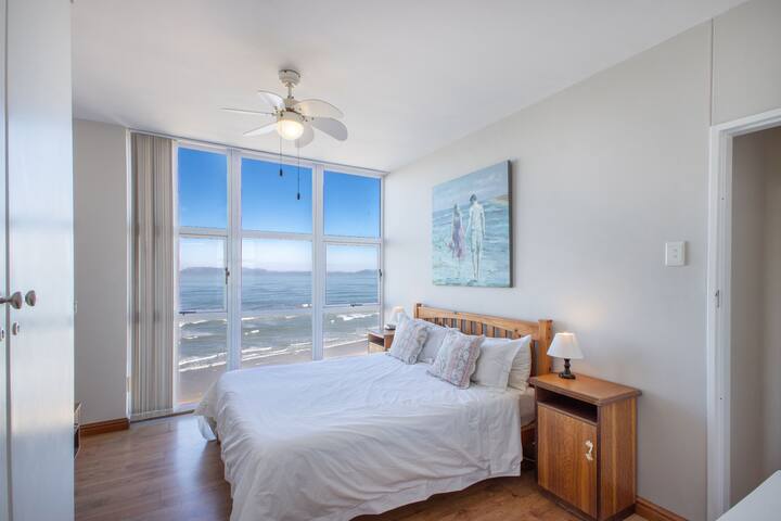 St Tropez 1109 gallery image 2