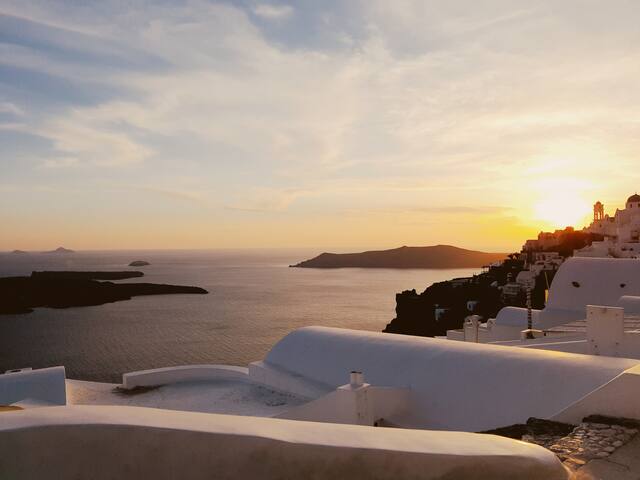 Santorini Mansion Maisonette Sea View Jacuzzi 3BDR gallery image 5