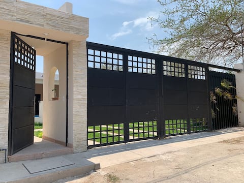 Top Airbnb: Private house with swimming pool and lounge area. in Mezcales