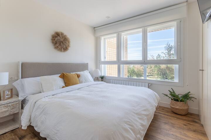 PRIMERA LÍNEA DE PLAYA & CLUB by ALOHA Bilbao gallery image 4