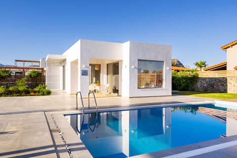 Sardines Luxury Villa 1-Private Heated Pool Garden