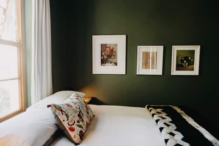 Small Happiness Cottage second bedroom