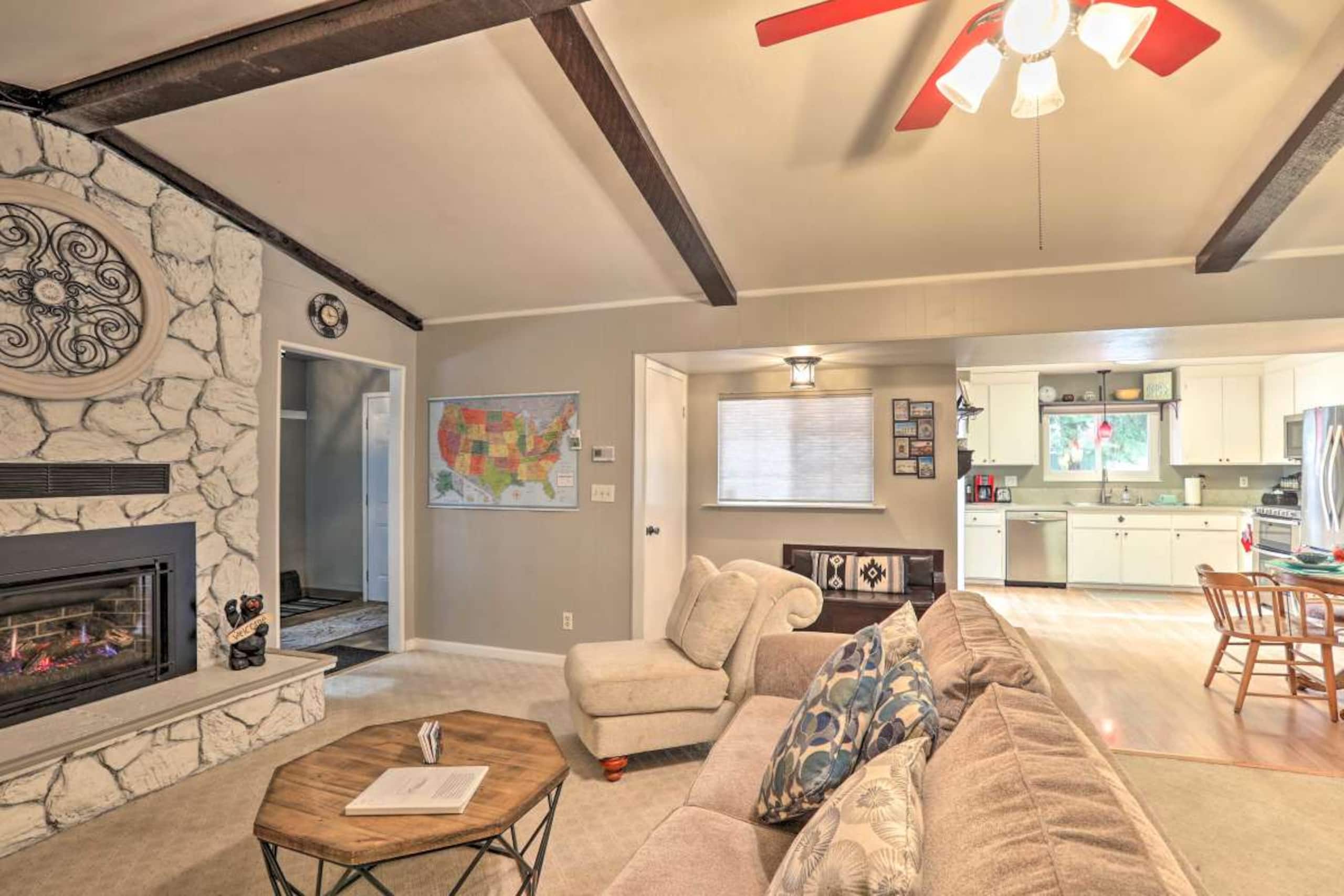 Charming One-Story Cottage - 6 Miles to Lake & Ski - Photo 4