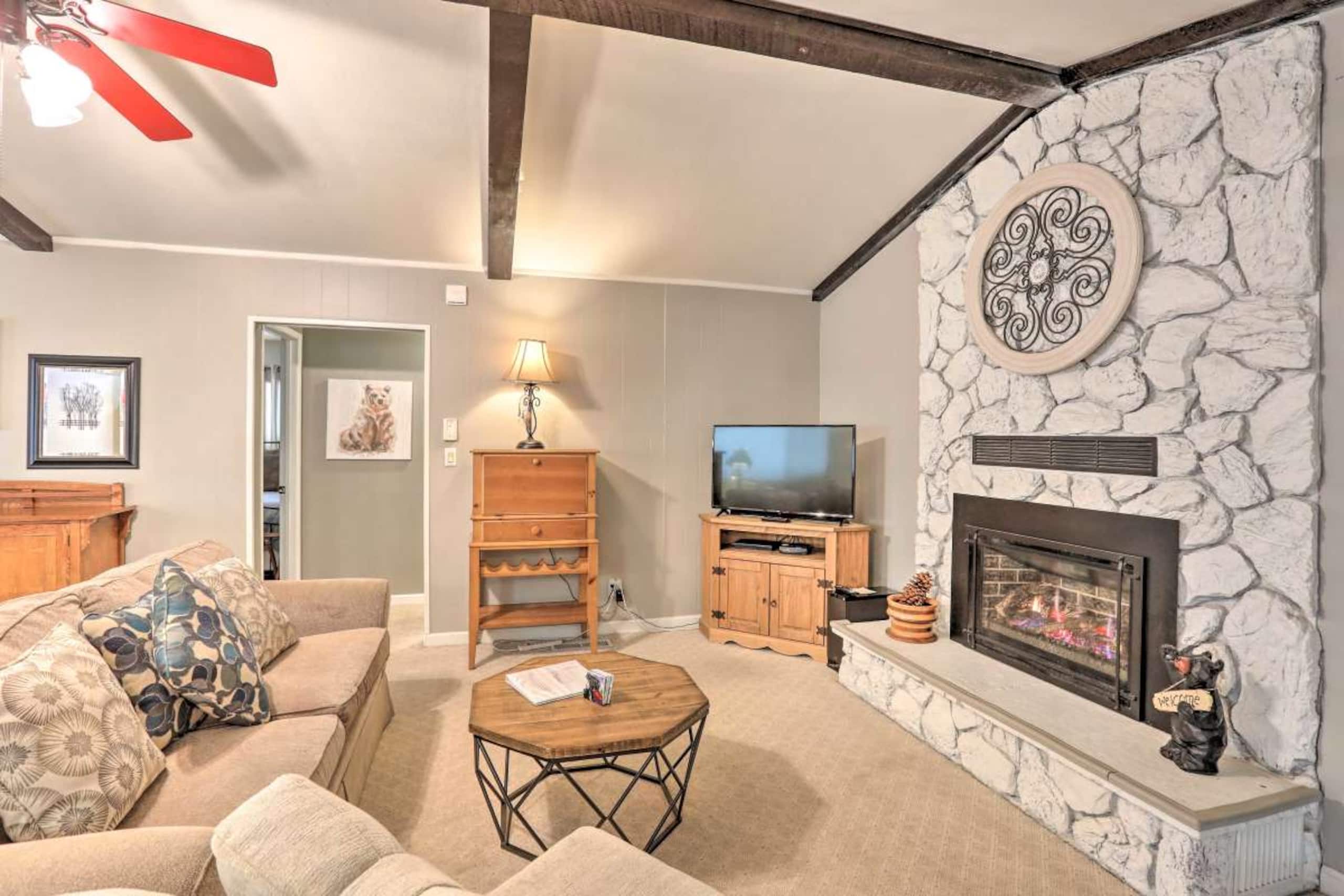 Charming One-Story Cottage - 6 Miles to Lake & Ski - Photo 2