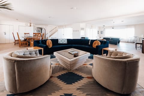 Popular Airbnb listing: 10-Acre Luxury Villa | 6 King Bedrooms + Pool Spa in High Desert