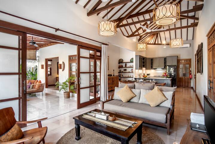 Villa Matahari Terbit - Near to fast boat Marina