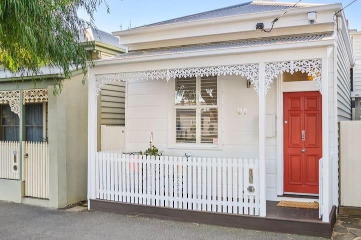 Renovated Brilliance in Bayside Albert Park