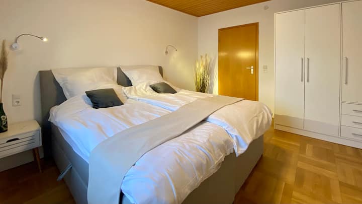 Schlafzimmer 1