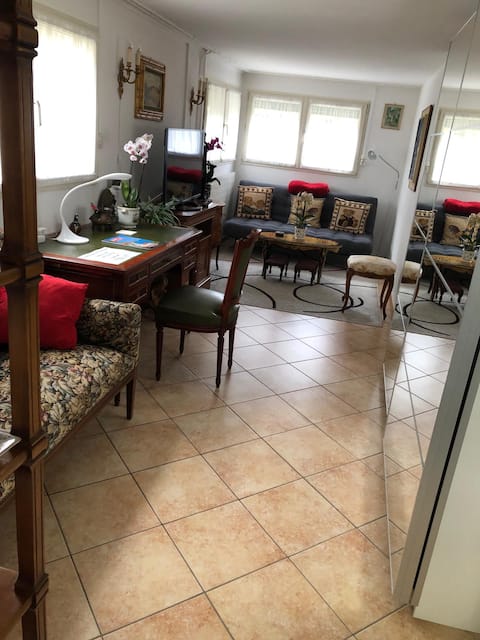 Top Airbnb: Elegant 3-room apartment in Chambésy, near the UN. in Genève