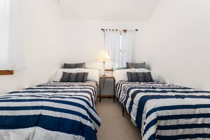 La chambre 3 dispose de deux matelas jumeaux 