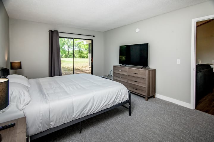 Master avec lit King Size et salle de bain complète attenante