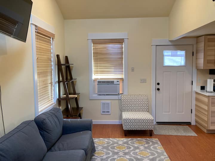 Enchanting Private Downtown Guesthouse Next To Osu - Corvallis, OR