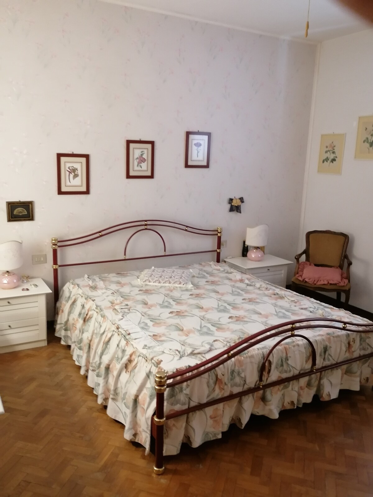 ห้องนอนเตียงใหญ่ห้องแรก