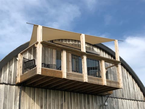Successful Airbnb property: Walk 2 OLRT & Hard Rock, mins to airport & EY Ctr in Riverside South Findlay Creek