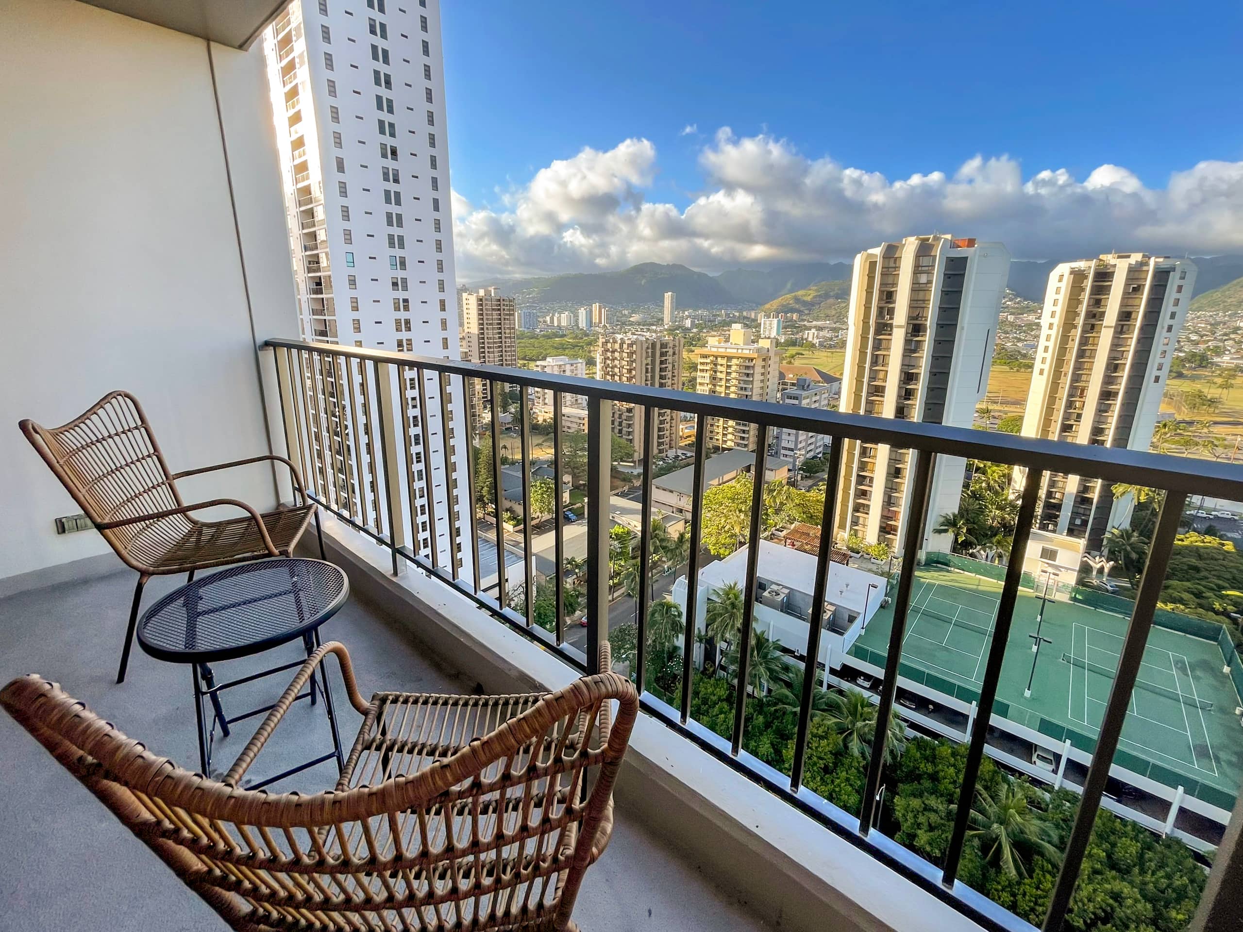 Condo in Honolulu · ★4.85 · 1 bedroom · 2 beds · 1 private bath - Image 18