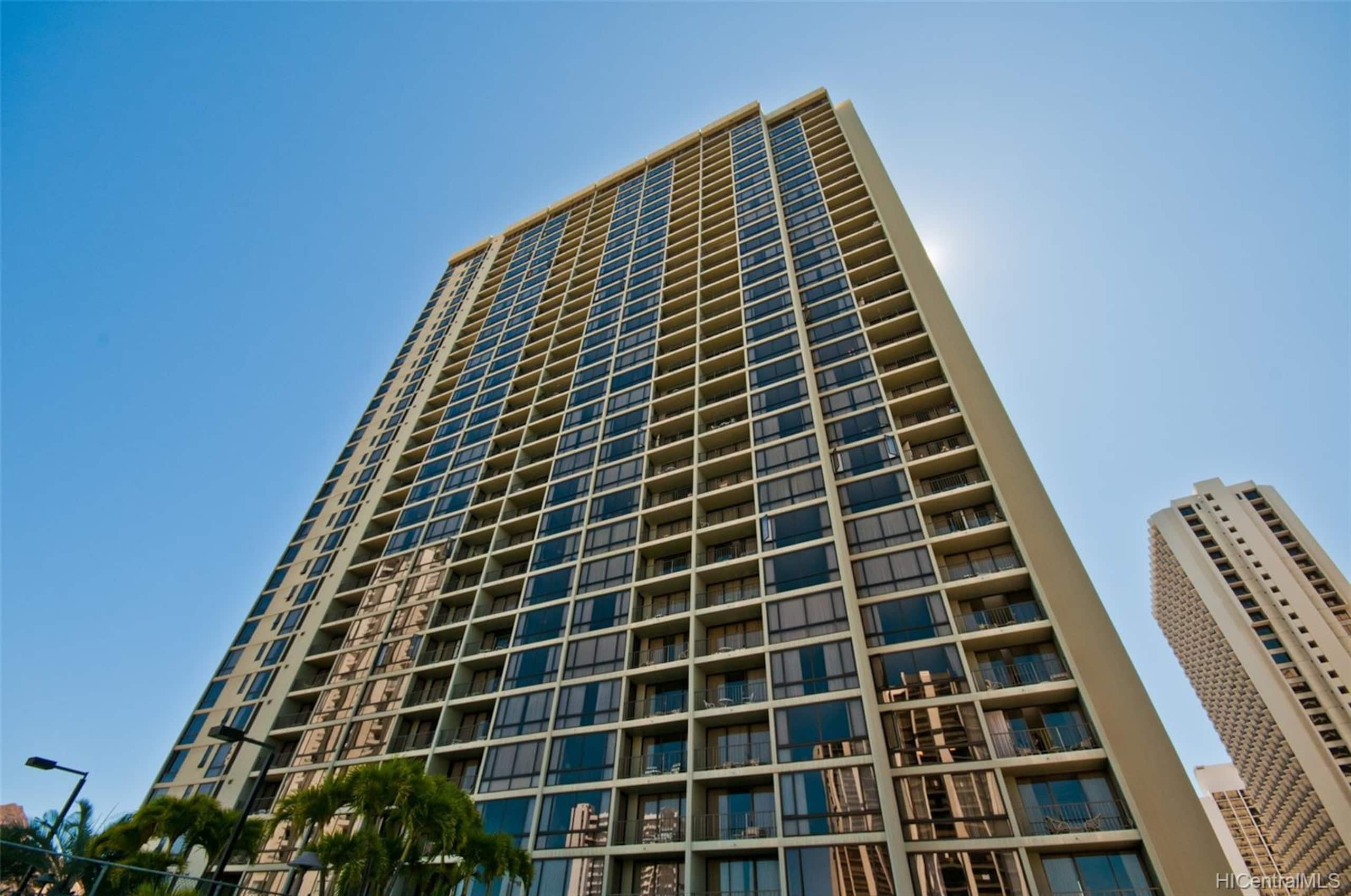 Condo in Honolulu · ★4.85 · 1 bedroom · 2 beds · 1 private bath - Image 21