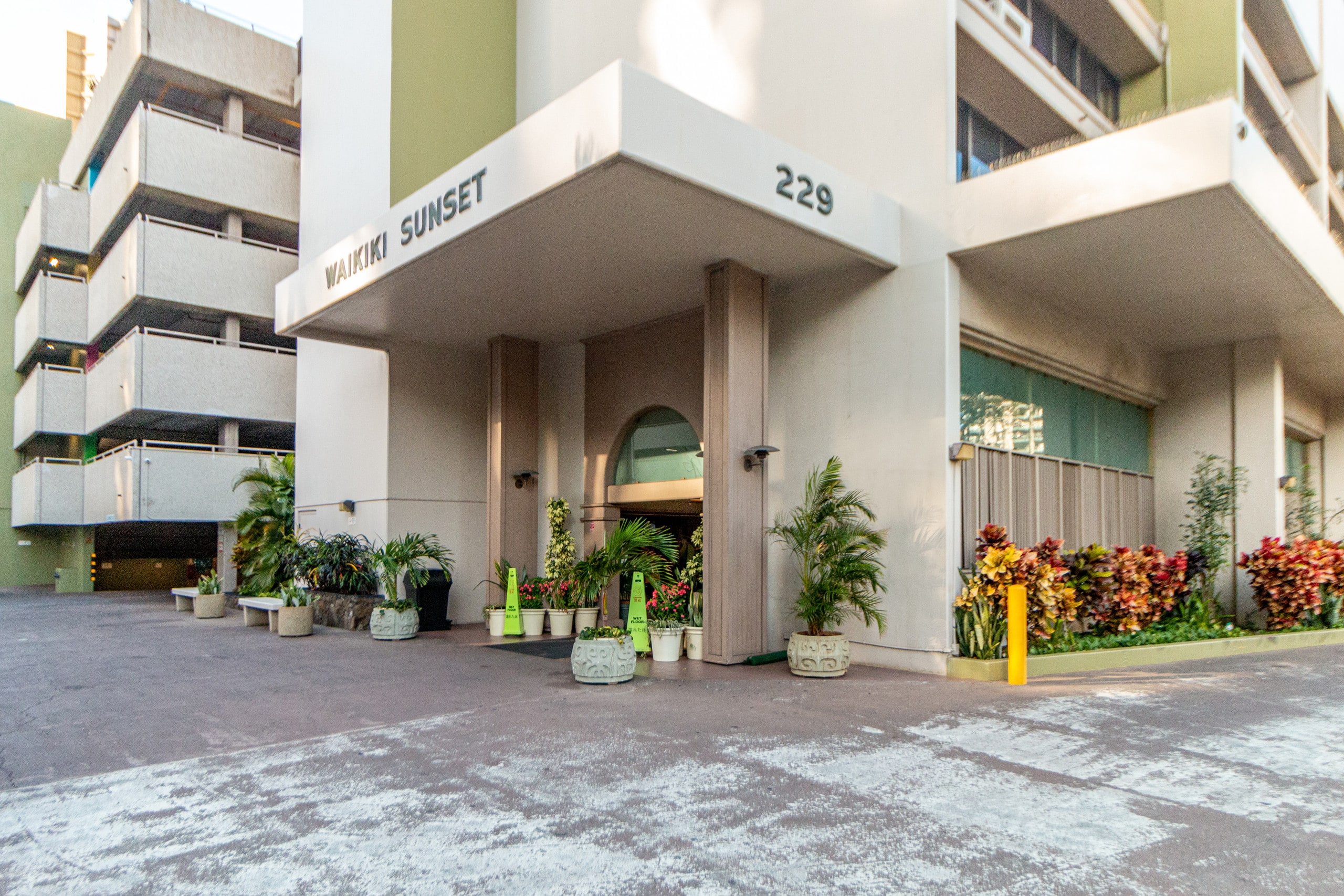 Condo in Honolulu · ★4.85 · 1 bedroom · 2 beds · 1 private bath - Image 23