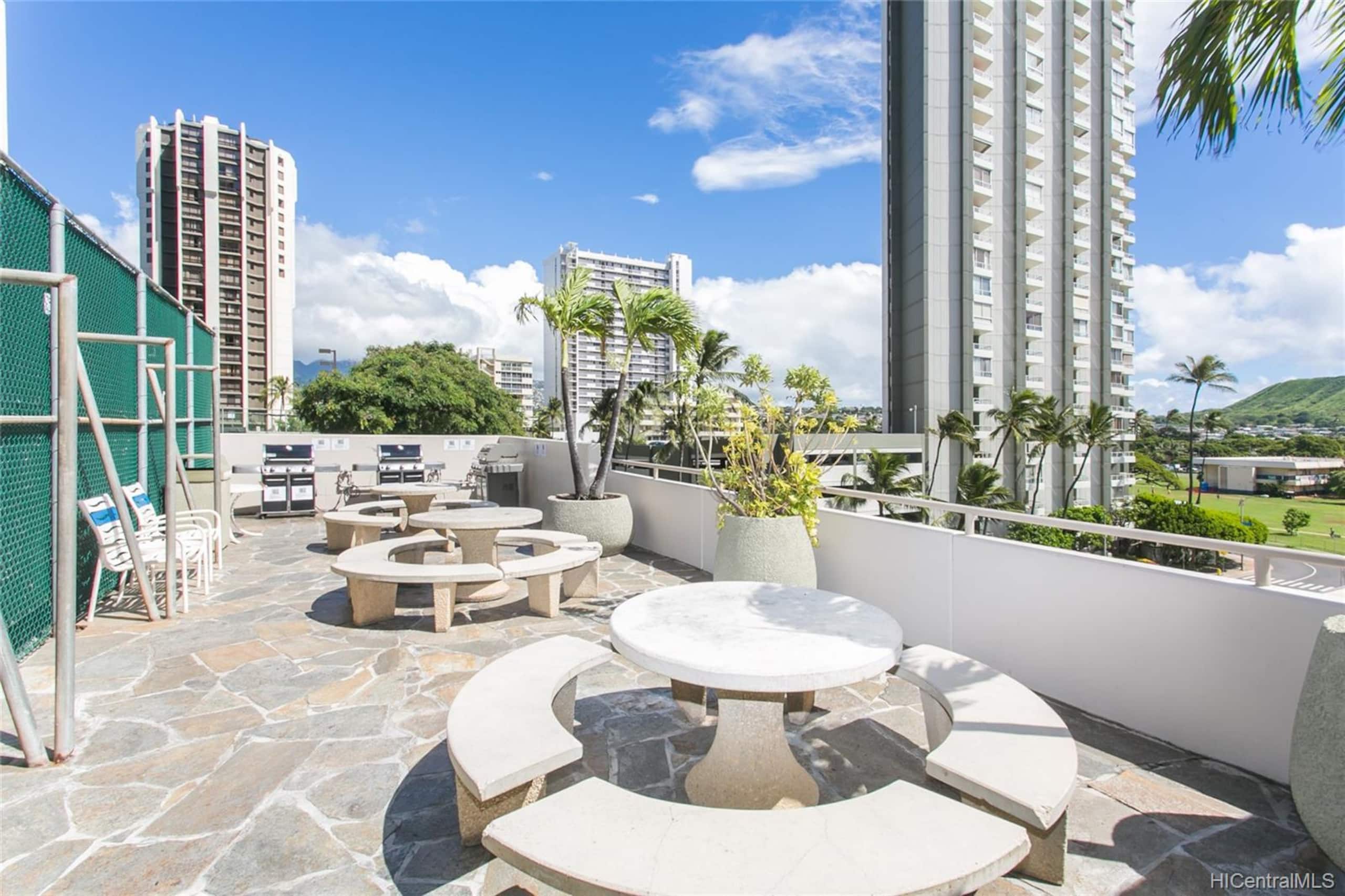 Condo in Honolulu · ★4.85 · 1 bedroom · 2 beds · 1 private bath - Image 22