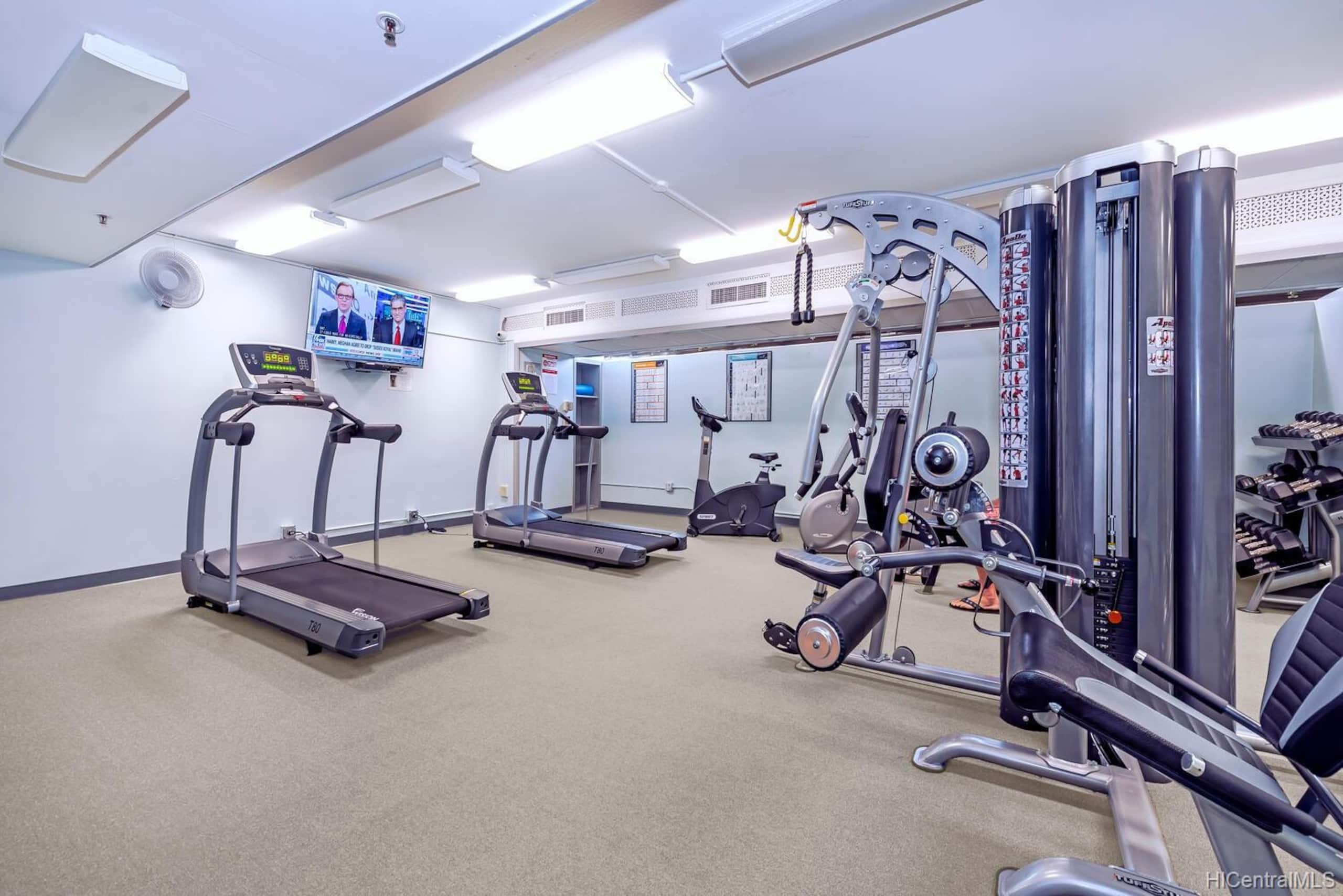 Condo in Honolulu · ★4.85 · 1 bedroom · 2 beds · 1 private bath - Image 20