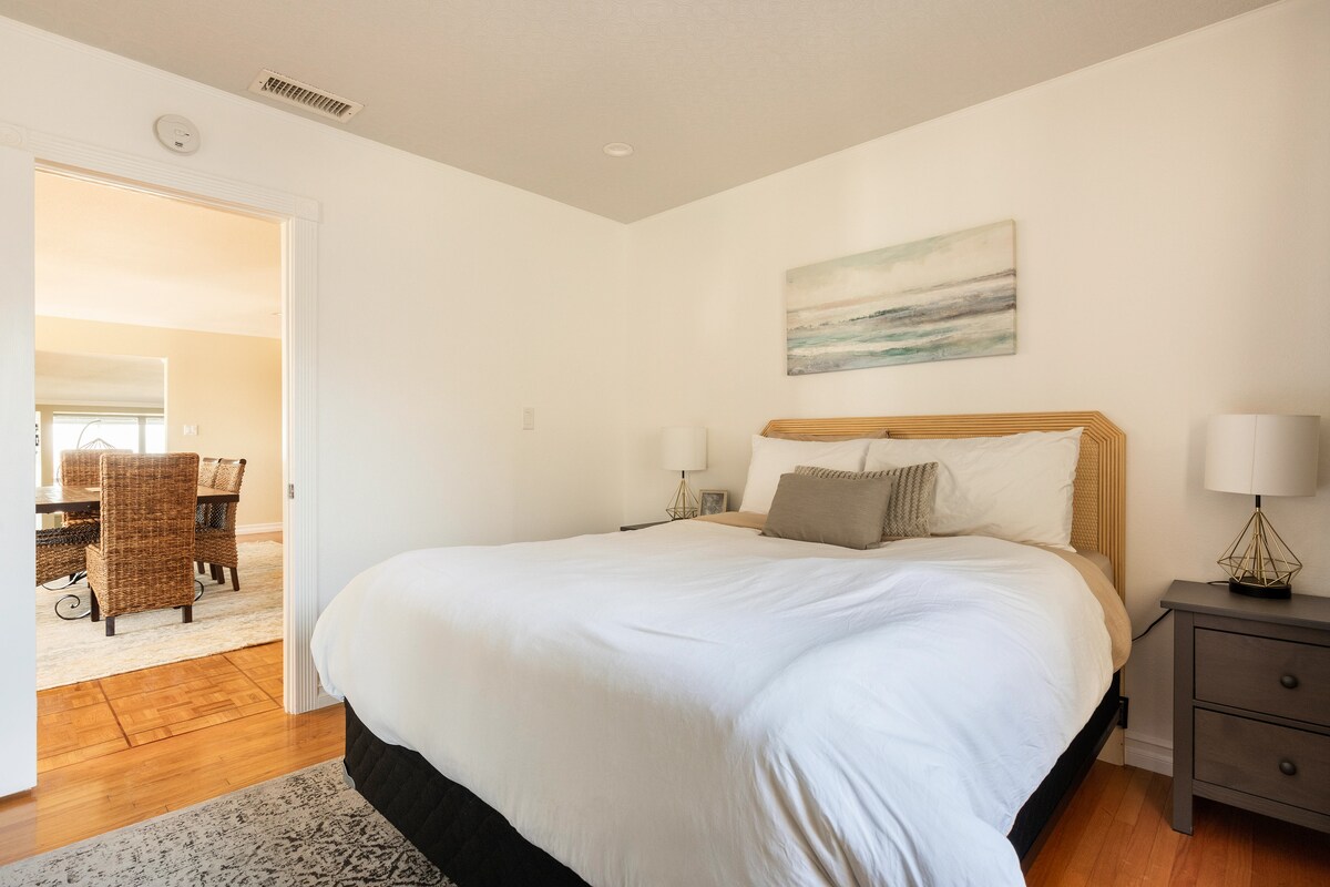 ห้องนอน #2 พร้อมเตียงควีนไซส์