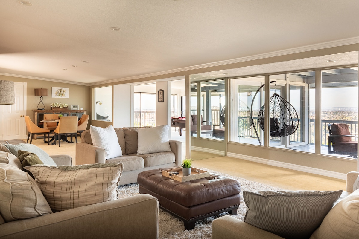 เพลิดเพลินกับวิวจากห้องนั่งเล่น
