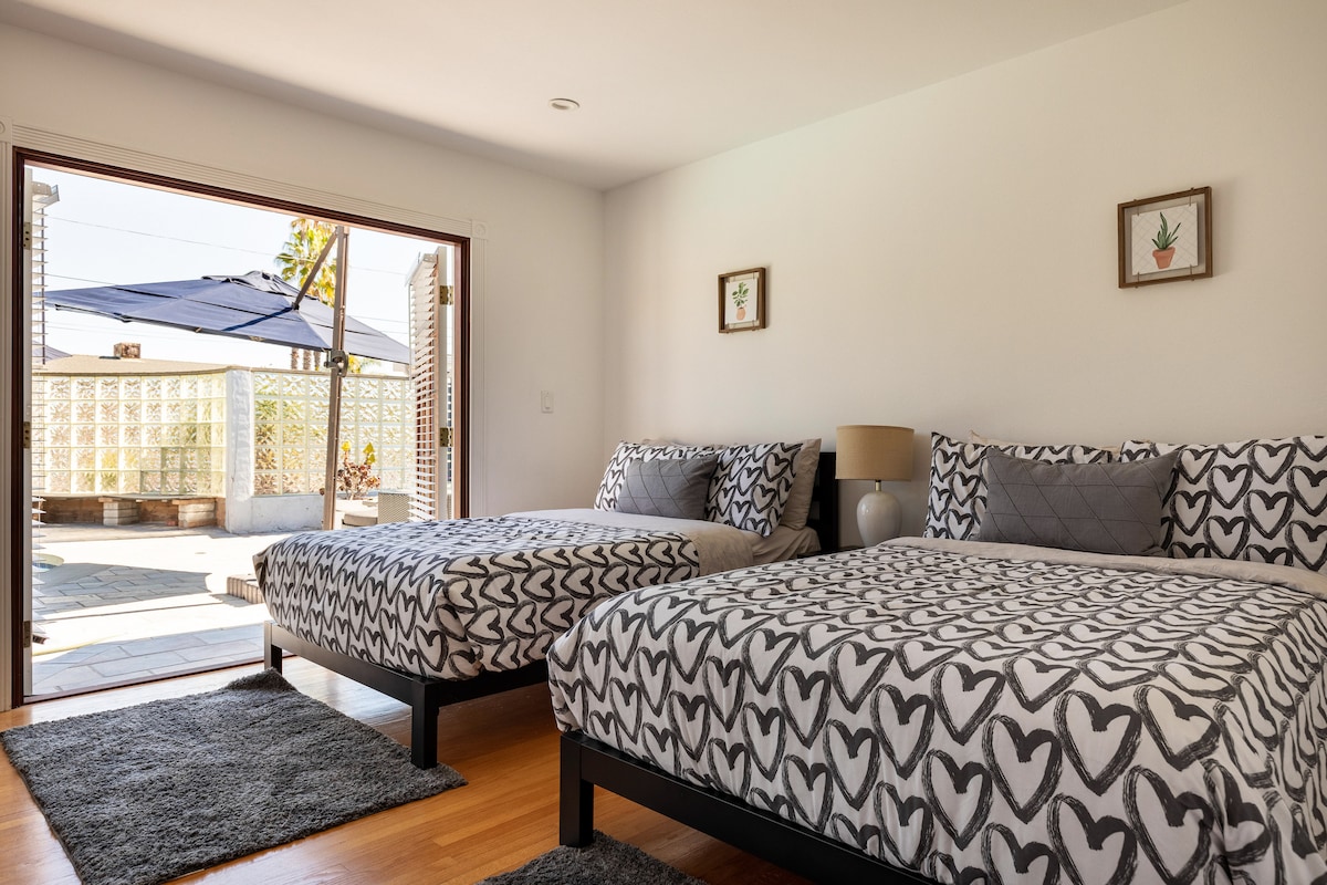 ห้องนอน #3 มีเตียงใหญ่ 2 เตียง
