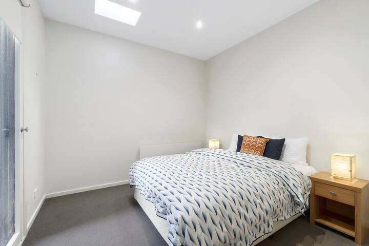 STAUGHTON STUNNER gallery image 4