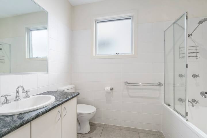 STAUGHTON STUNNER gallery image 5