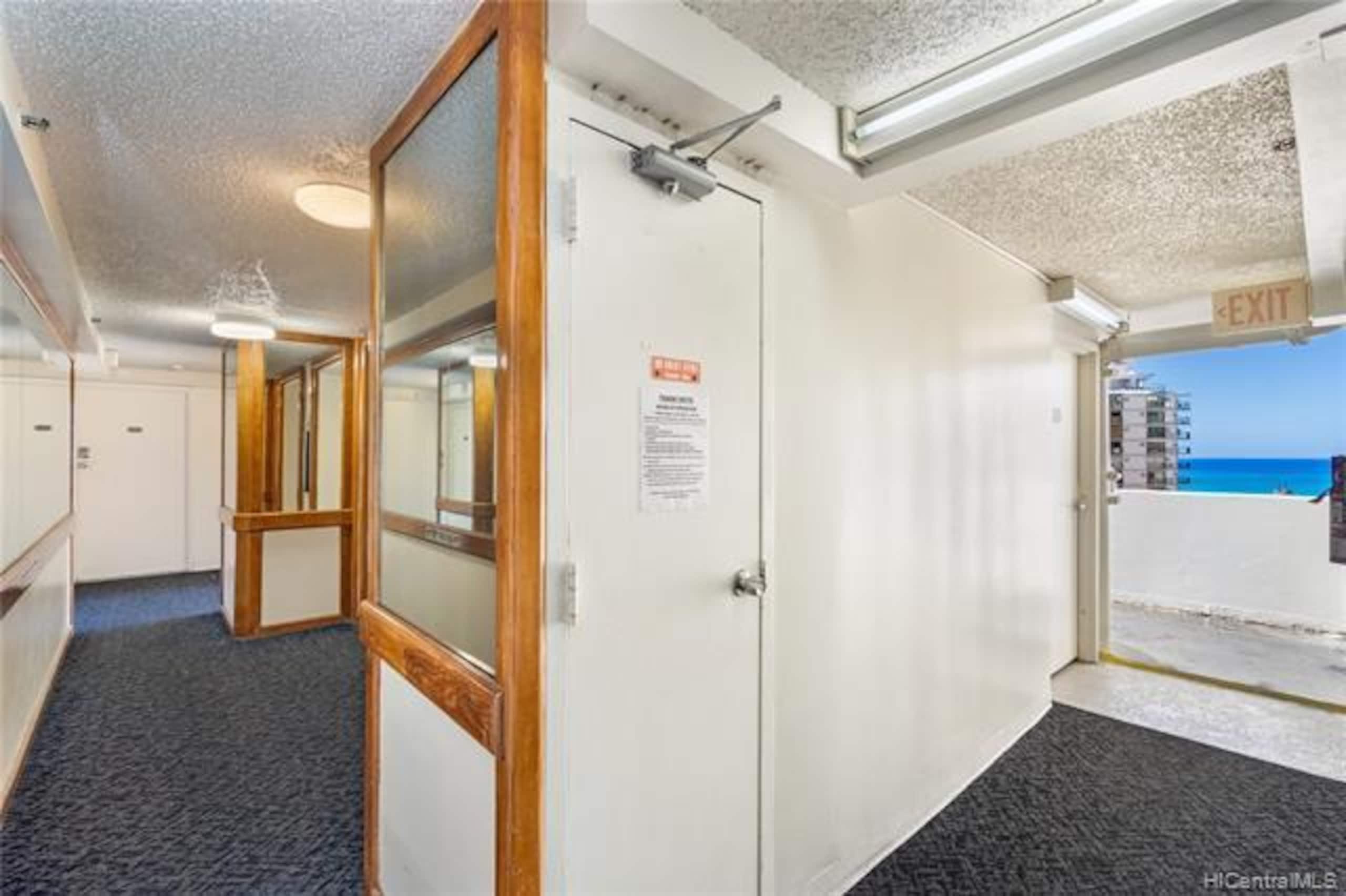 Condo in Honolulu · ★4.76 · Studio · 1 bed · 1 private bath - Image 6