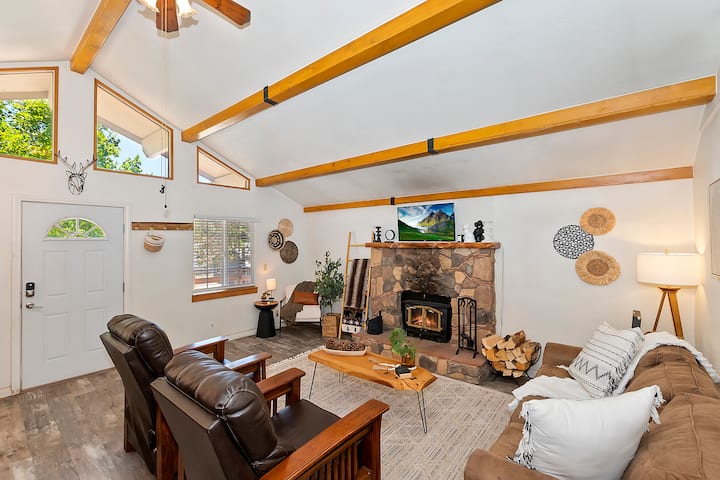Bear Cub Cottage In Big Bear W/ Hottub & Firepit! - Big Bear, CA