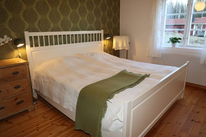 Spálňa s manželskou posteľou (hlavný dom)