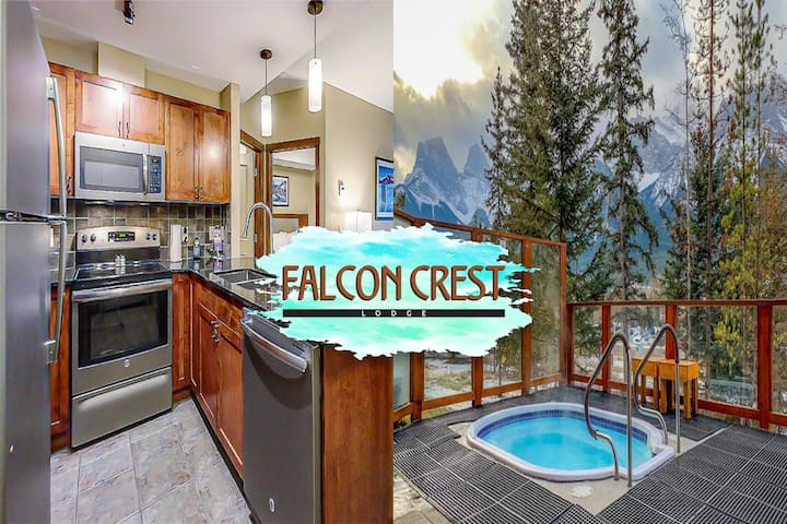 ⭐Two Hot Tubs⭐ FalconCrest Lodge⭐ ⛰️ ⛷Gas🔥Place