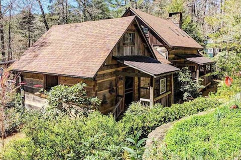 Historic Mountain Cabin in Beautiful Lake Rabun