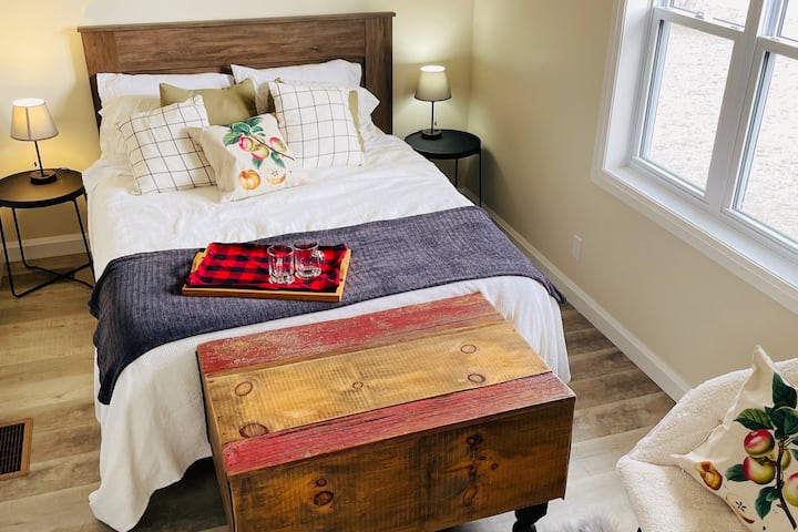 Спалня със самостоятелна баня.