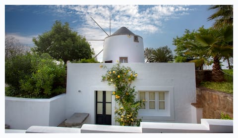 Airbnb em destaque: Historic windmill with splendid ocean view em União Das Freguesias De Setúbal (São Julião, Nossa Senhora Da Anunciada E Santa Maria Da Graça)