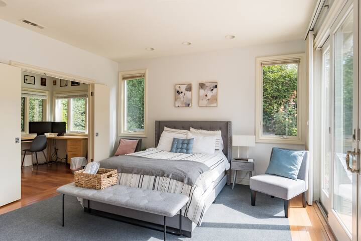 Spacious airy exec family home Palo Alto-Stanford gallery image 3