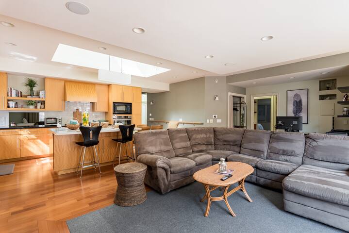 Spacious airy exec family home Palo Alto-Stanford gallery image 2