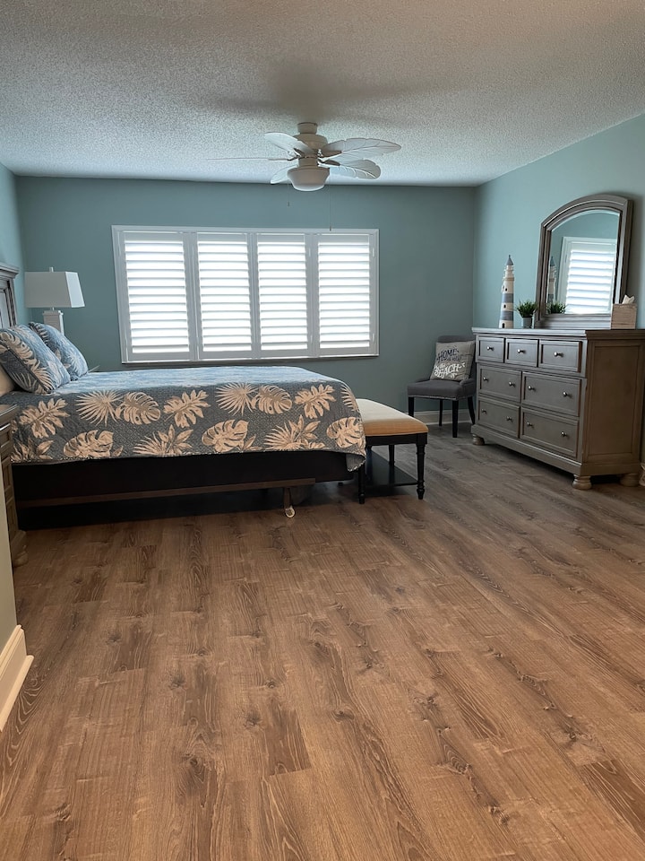 Master bedroom with ceiling fan