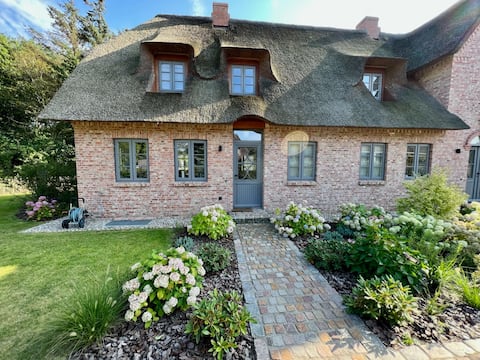 Wöda from Nieblum/Föhr - New building under thatch (2021)