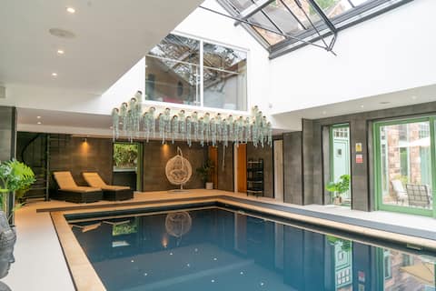 Sleeps 18. 6 Bedrooms, Indoor pool and hot tub.