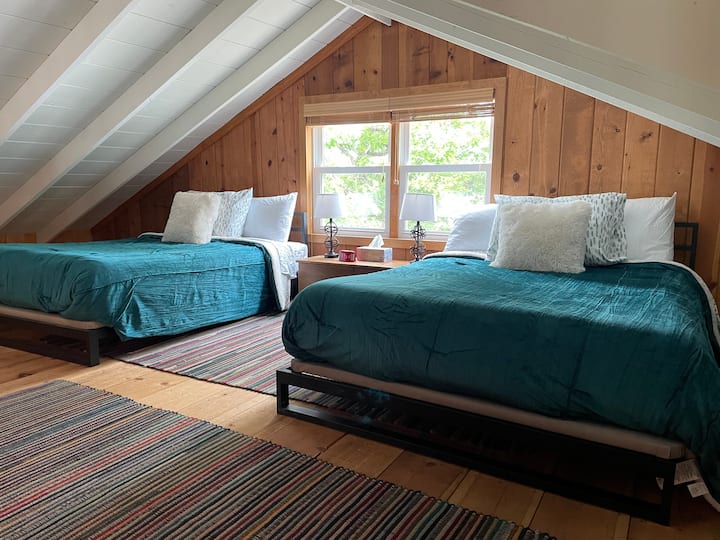 Loft s dva bračna kreveta