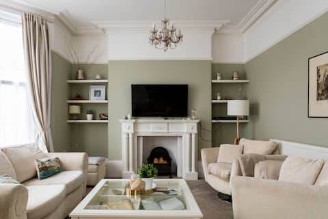Popular Airbnb listing: Cliff Top Victorian 5 bedroom Home Close to Centre in Newby And Scalby