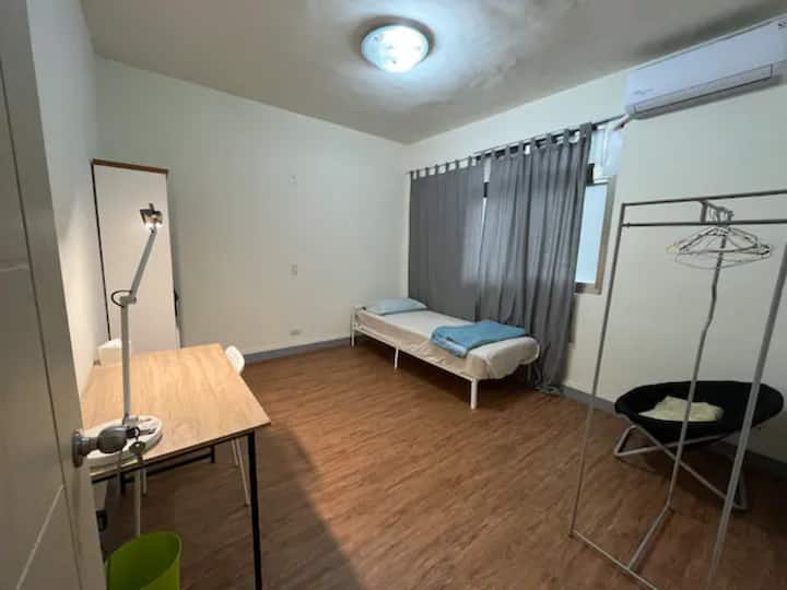 Chumba B
Iko wazi sana na ina hewa safi ~ ~
Pia ni nzuri sana ikiwa haifunguki ~ ~