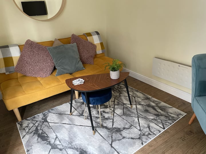 Private Cosy Annexe Central Location in Small Town Guest suites for