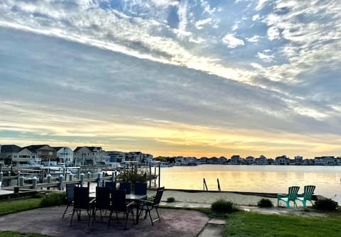 Private Oasis - Waterfront Lake/Beach House