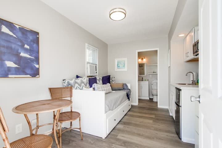 . Backhouse单间公寓-双人沙发床，可变成加大双人床