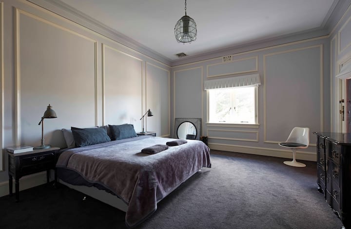 СПАЛНЯ НА БАЛКОН