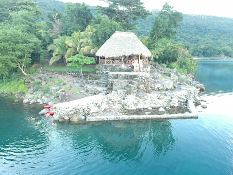 B House Casa Laguna de APOYO (Support House)