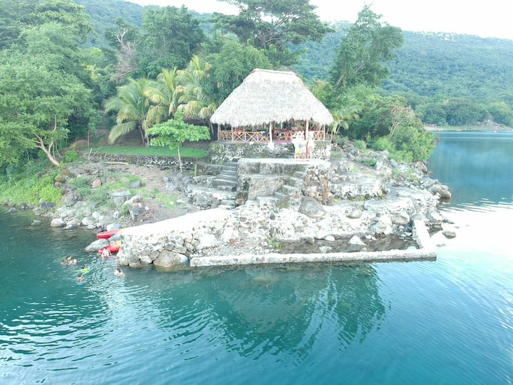 B House Casa Laguna de APOYO (Support House)